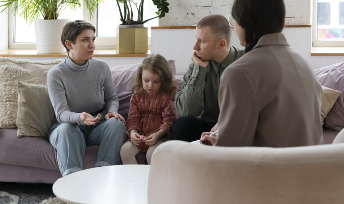 parents-kid-doing-therapy